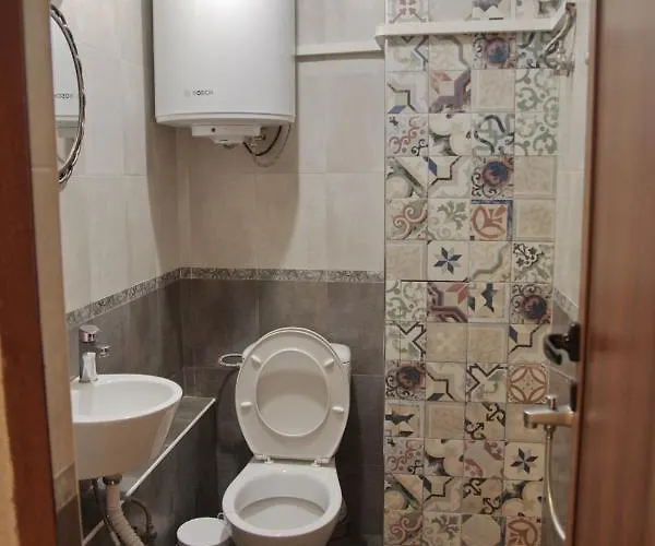 Top Center Detached Apartment Studio