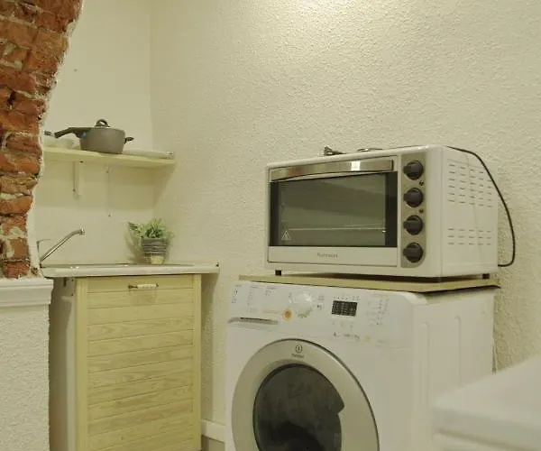 Top Center Detached Apartment Studio