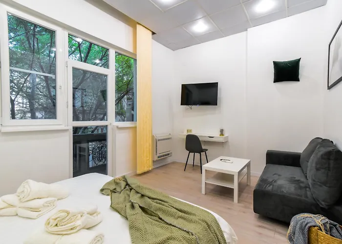Duplex Condo Prime Location 2bth 2 Studios
