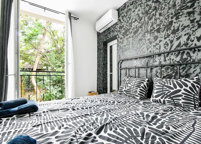 2 Private Suits - Art, Location, Quiet, Balconies