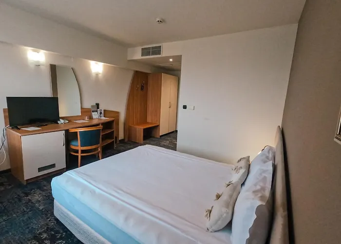 Triada Hotel